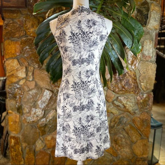 Leggiadro Fitted Above Knee Coral Print Dress - Picture 2 of 5